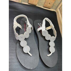 Skechers Womens Yoga Foam Sandals With Rhinestone Embellishments White & Black S